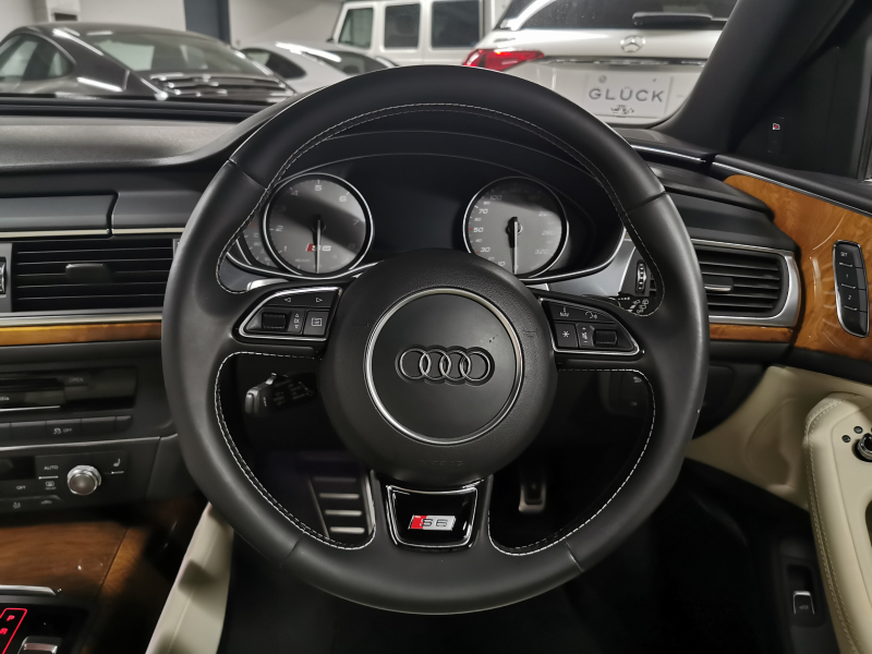 アウディ S6 中古車