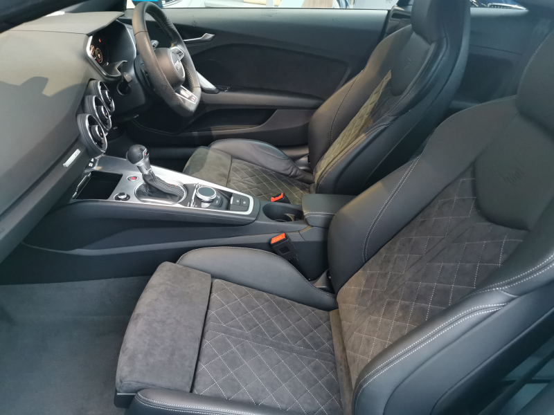 アウディ TTクーペ 中古車