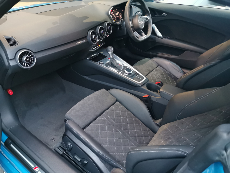 アウディ TTクーペ 中古車