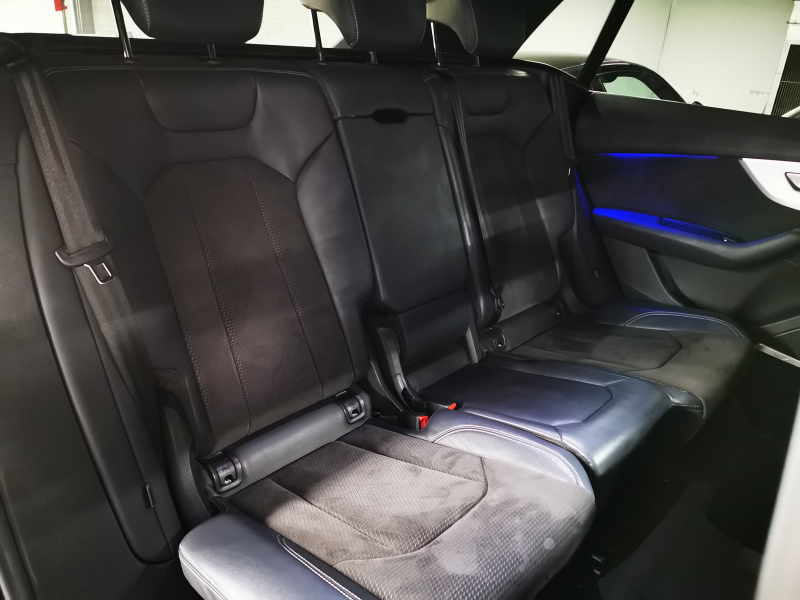 アウディ Q8 中古車