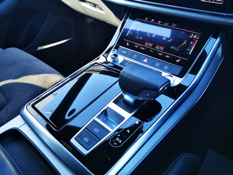 アウディ Q8 中古車