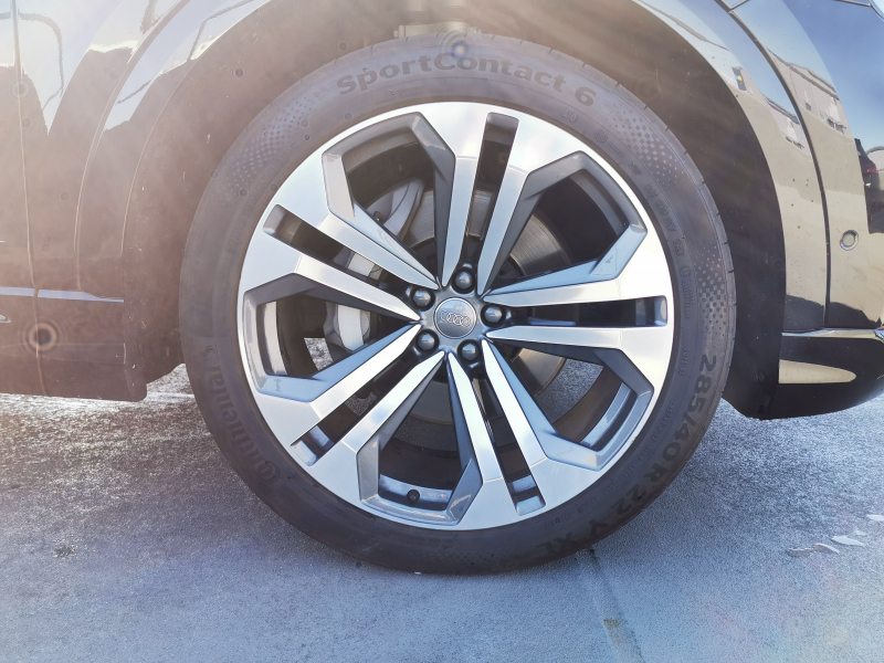 アウディ Q8 中古車