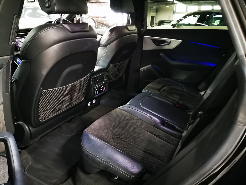 アウディ Q8 中古車