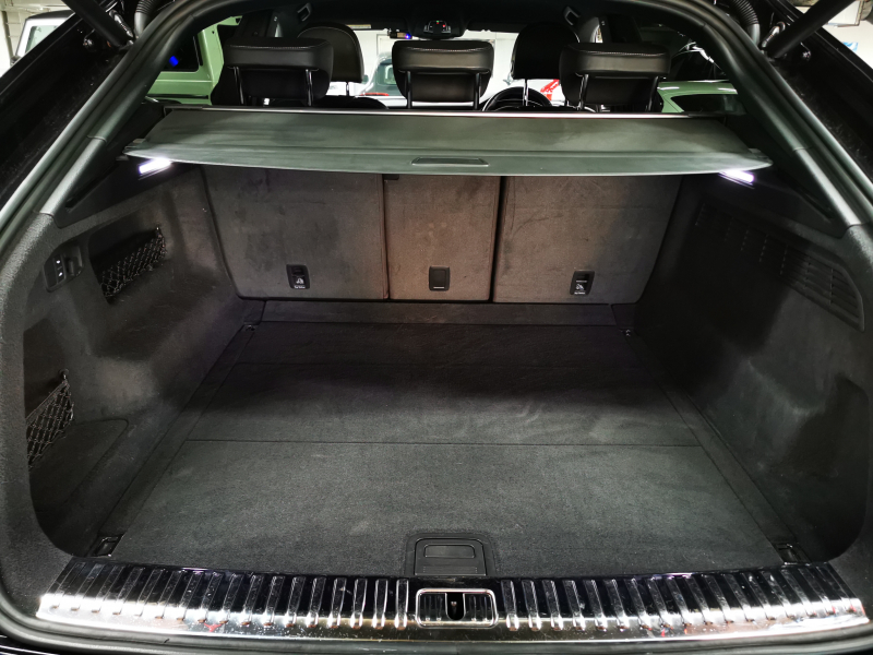 アウディ Q8 中古車