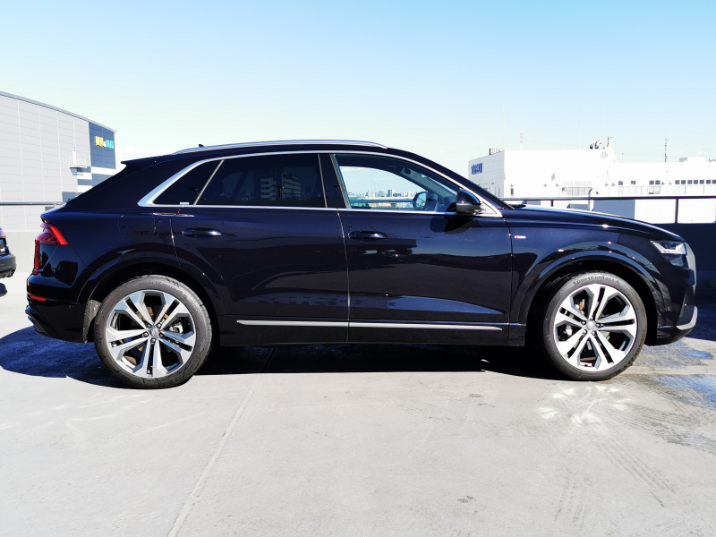 アウディ Q8 中古車