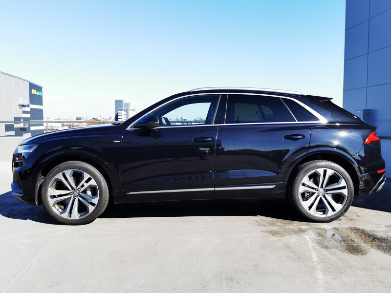 アウディ Q8 中古車
