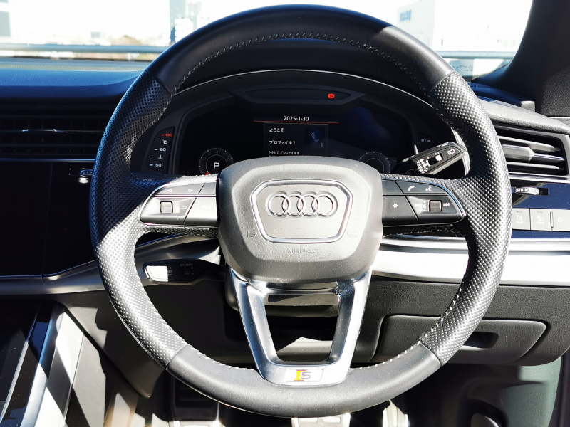 アウディ Q8 中古車