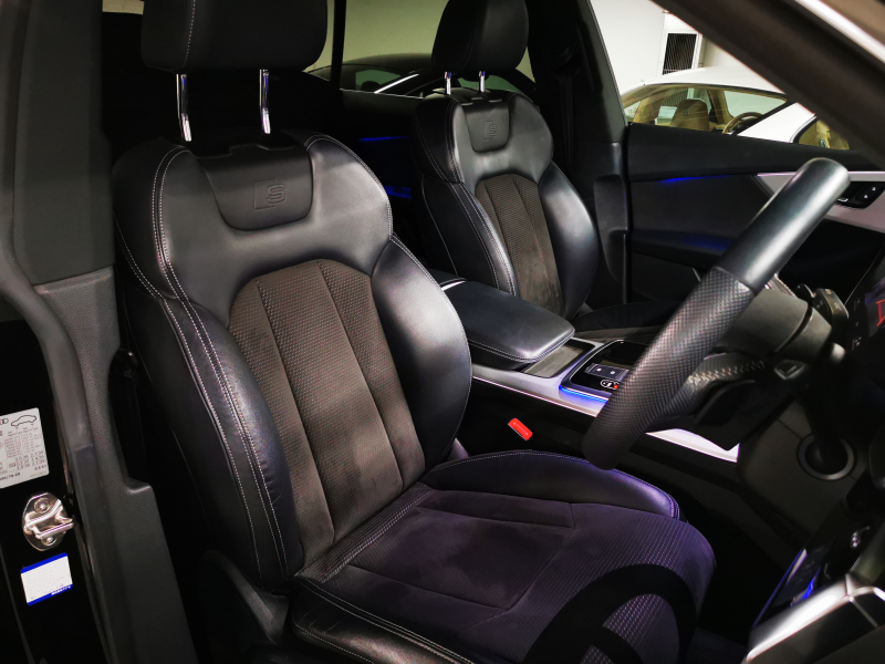 アウディ Q8 中古車