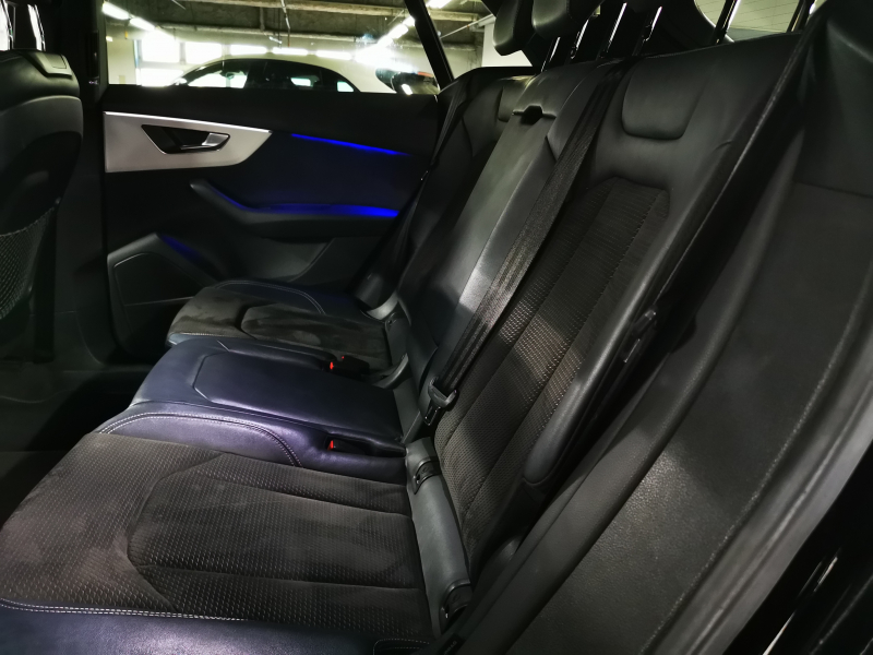 アウディ Q8 中古車