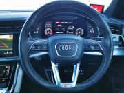 アウディ Q8 中古車