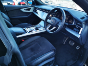 アウディ Q8 中古車