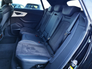 アウディ Q8 中古車