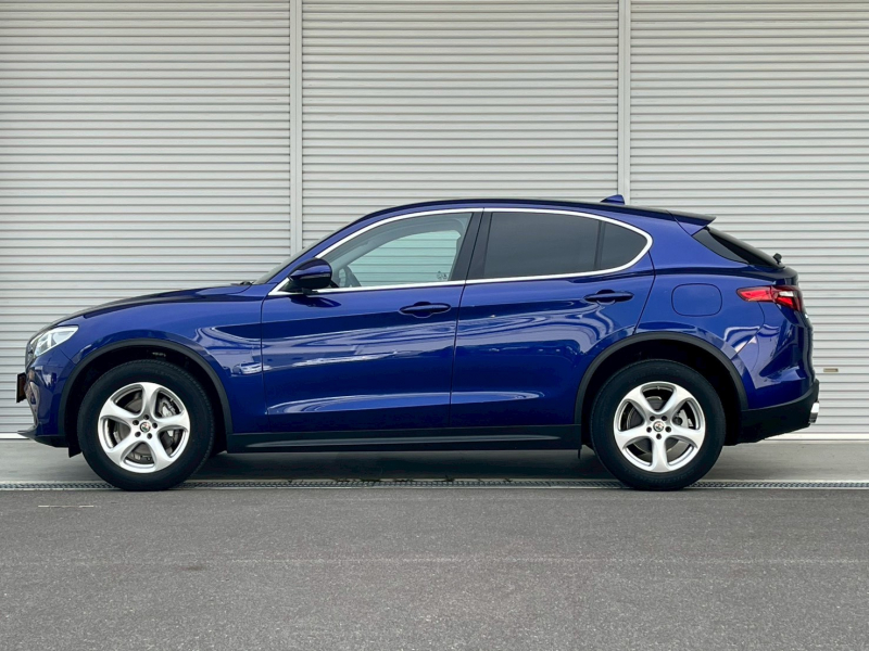 アルファロメオ ステルヴィオ 中古車