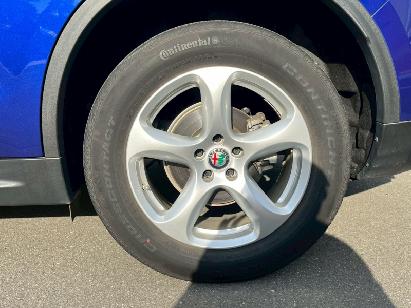 アルファロメオ ステルヴィオ 中古車