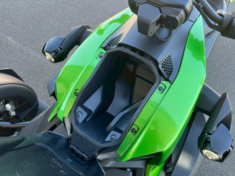 BRP can-nam 中古車