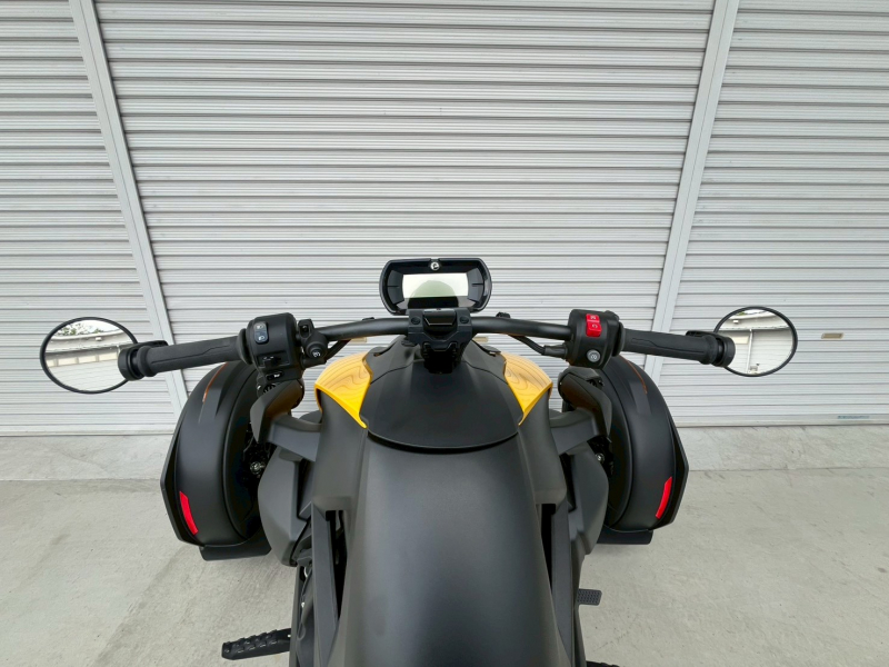 BRP can-nam 中古車