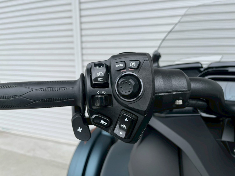 BRP can-nam 中古車