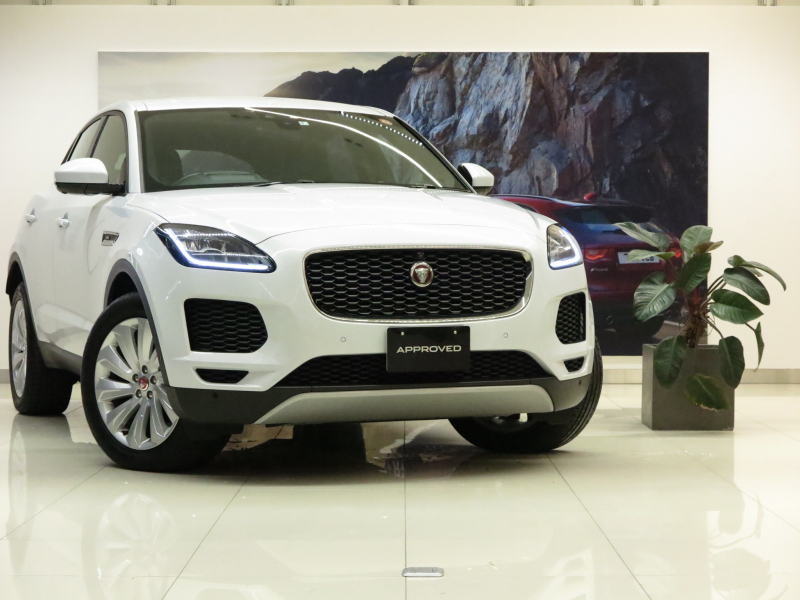 ジャガー E-PACE S 2.0 180PS 4WD 1オーナー ドライブプロパック ACC 19インチ（style1039）SPKl Silver アダプティブスピードコントロール+キューアシスト ブラインドスポットアシスト パワーテールゲート ヘッドアップディスプレイ ヒーター付フロントシート パークアシスト  LEDヘッドランプ（シグネチャーDRL付き）