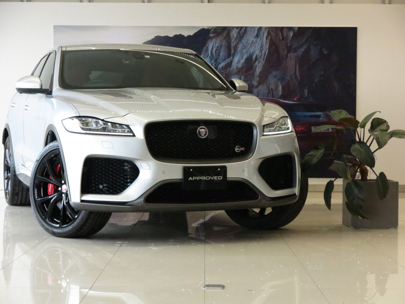 ジャガー F-PACE SVR 5.0L 4WD 550PS  22インチ【style5081】サテンテクニカルグレーホイール ベンチレーションシートカーボンパネル アダプティブダイナミクス ドライブパック アダプティブLEDヘッド 全席シートヒーター MERIDIANサウンド ステアリングヒーター 12.3インチ・デジタルドライバーディスプレイ サラウンドカメラシステム