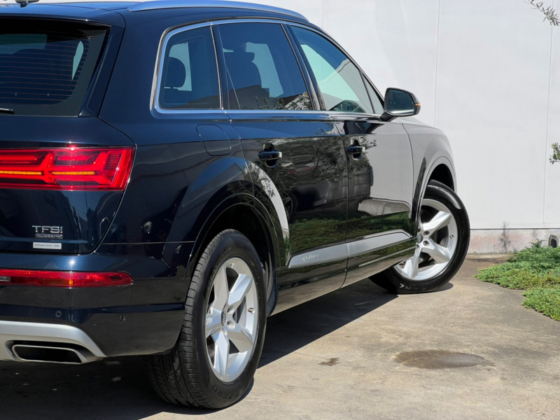 アウディ Q7 中古車