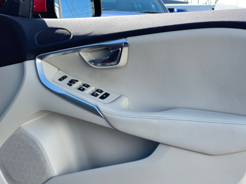 ボルボ V40 中古車