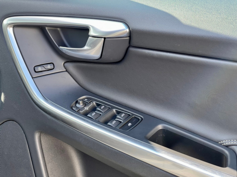 ボルボ XC60 中古車