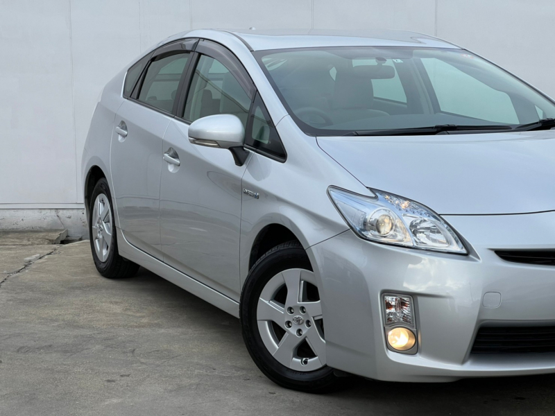 トヨタ プリウス 中古車