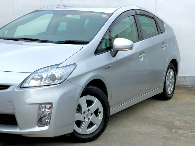 トヨタ プリウス 中古車