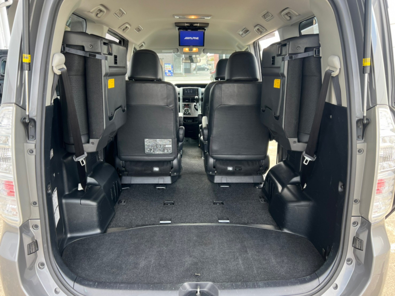 トヨタ VOXY 中古車