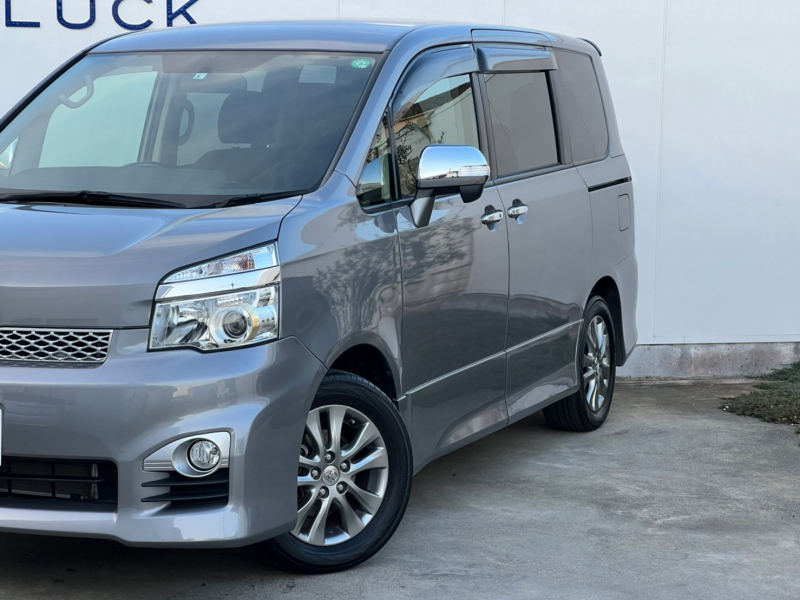 トヨタ VOXY 中古車