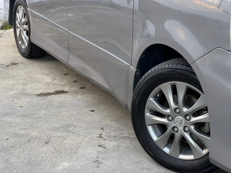 トヨタ VOXY 中古車