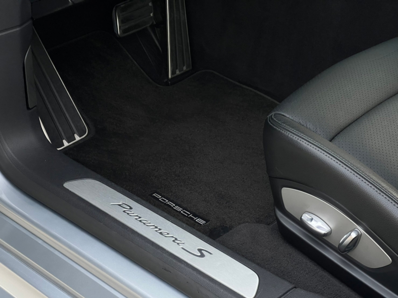 ポルシェ パナメーラ 中古車