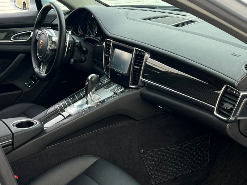 ポルシェ パナメーラ 中古車