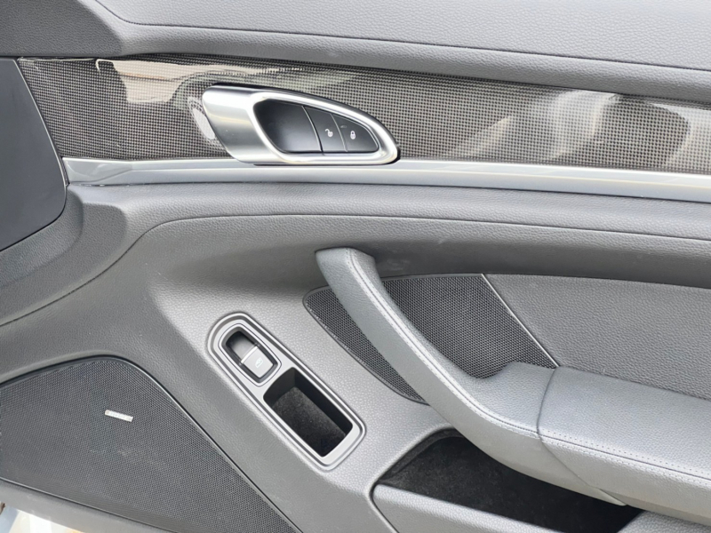 ポルシェ パナメーラ 中古車