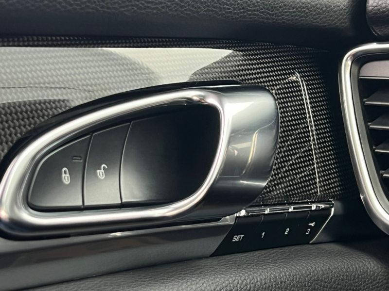 ポルシェ パナメーラ 中古車