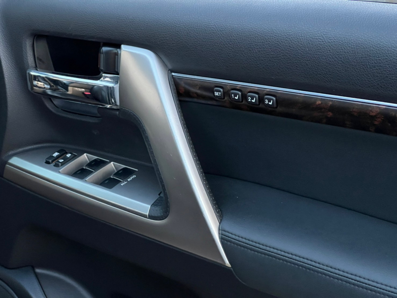 トヨタ ランドクルーザー 中古車