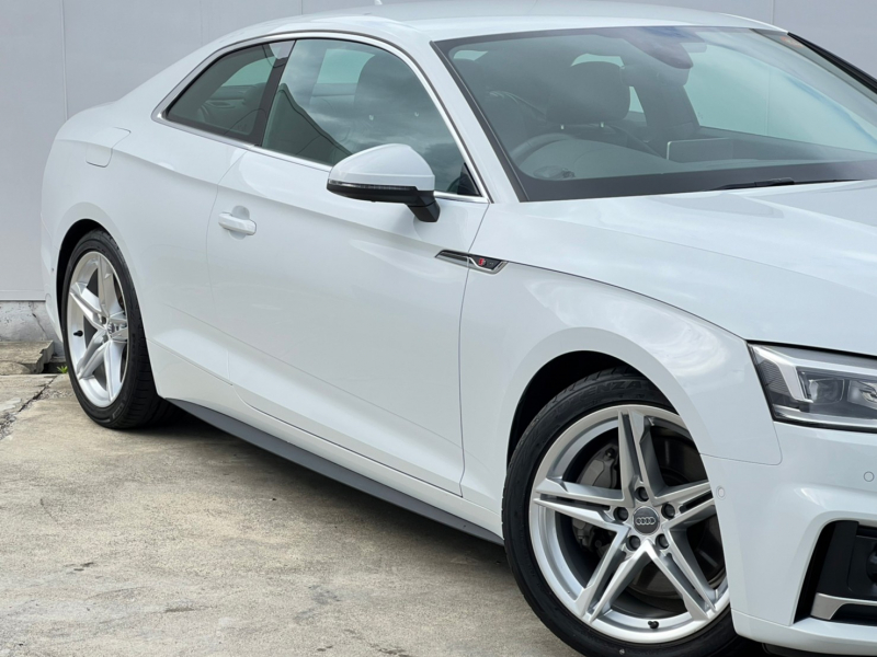 アウディ A5 中古車