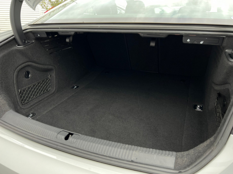 アウディ A5 中古車
