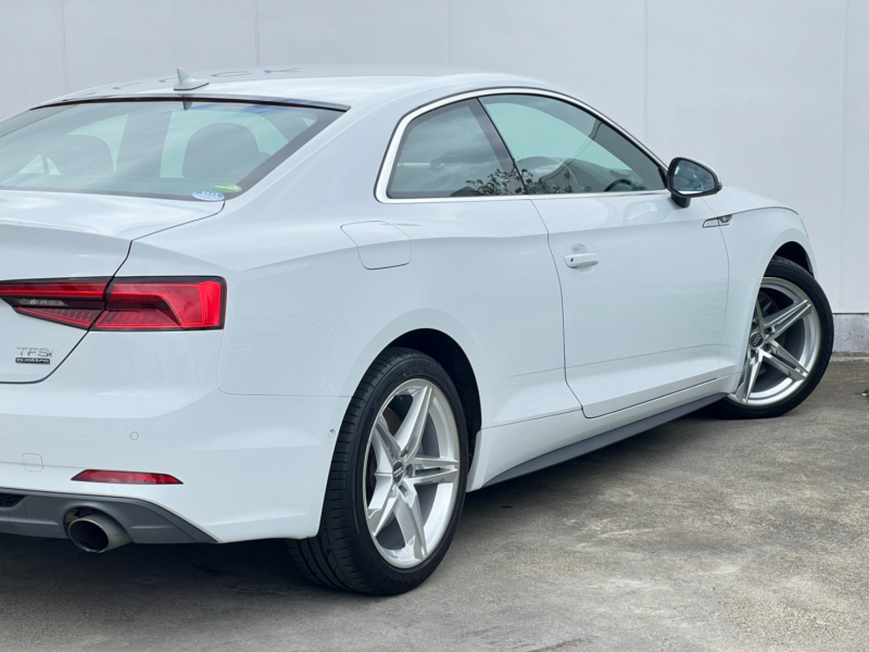 アウディ A5 中古車