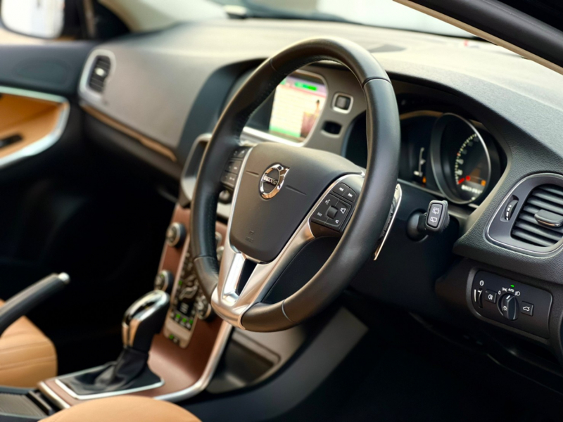 ボルボ V40 中古車