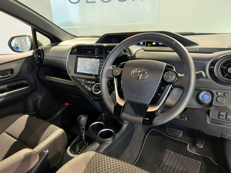 トヨタ アクア 中古車