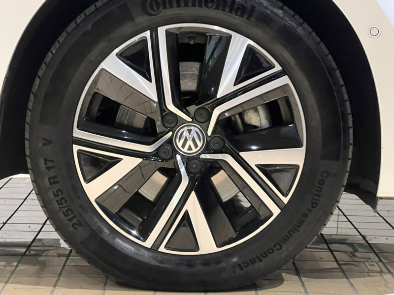 フォルクスワーゲン ゴルフトゥーラン 中古車