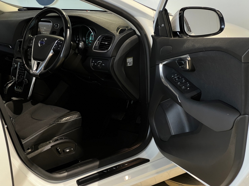 ボルボ V40 中古車