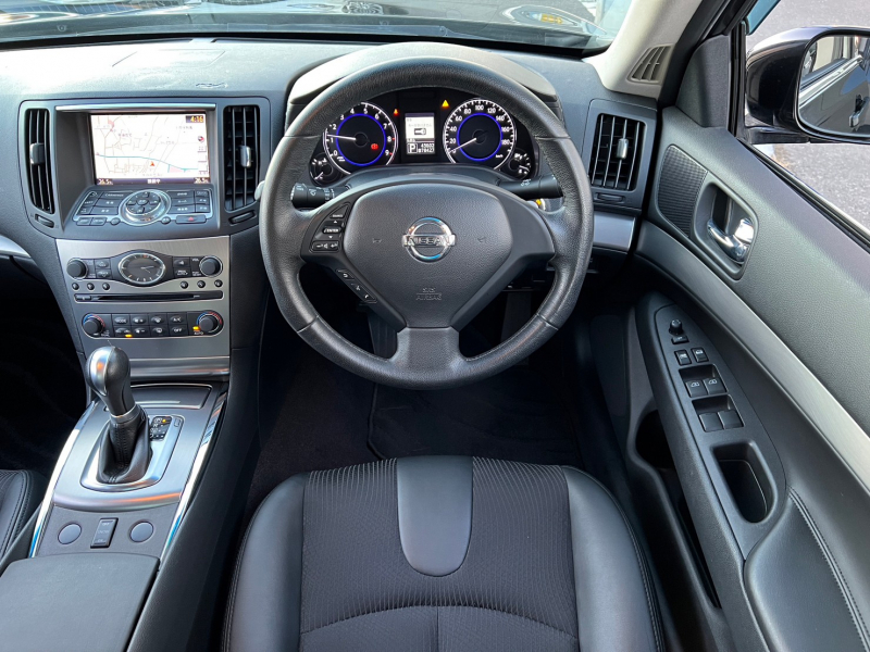 日産 スカイライン 中古車