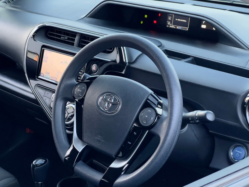 トヨタ アクア 中古車