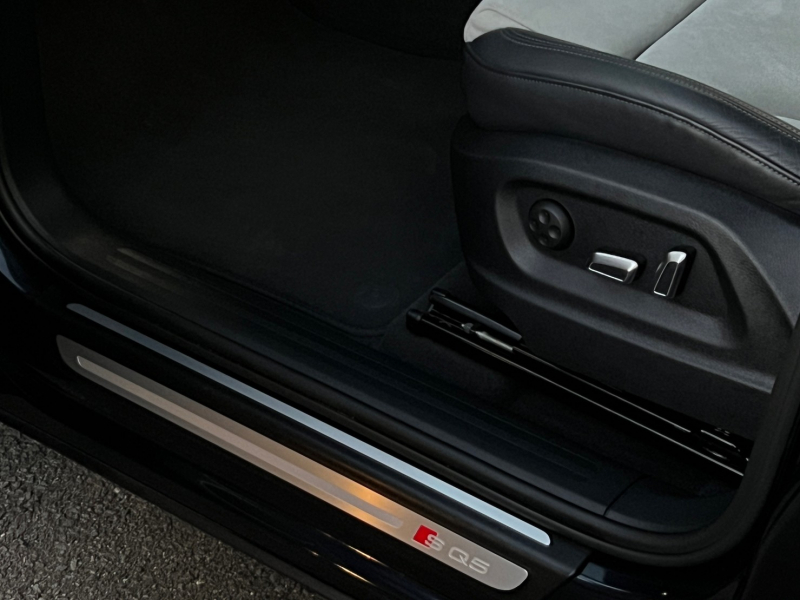 アウディ SQ5 中古車