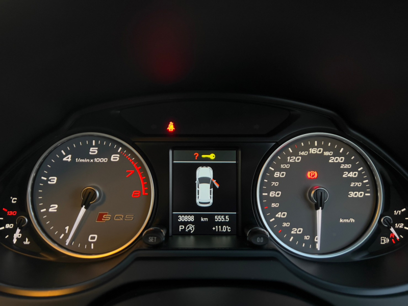 アウディ SQ5 中古車