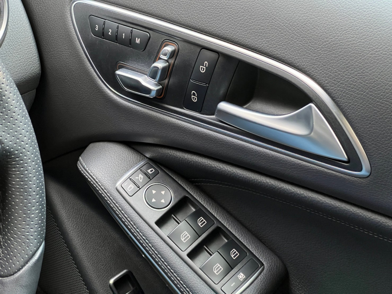 メルセデスベンツ GLA 中古車