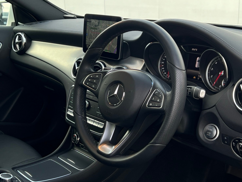 メルセデスベンツ GLA 中古車