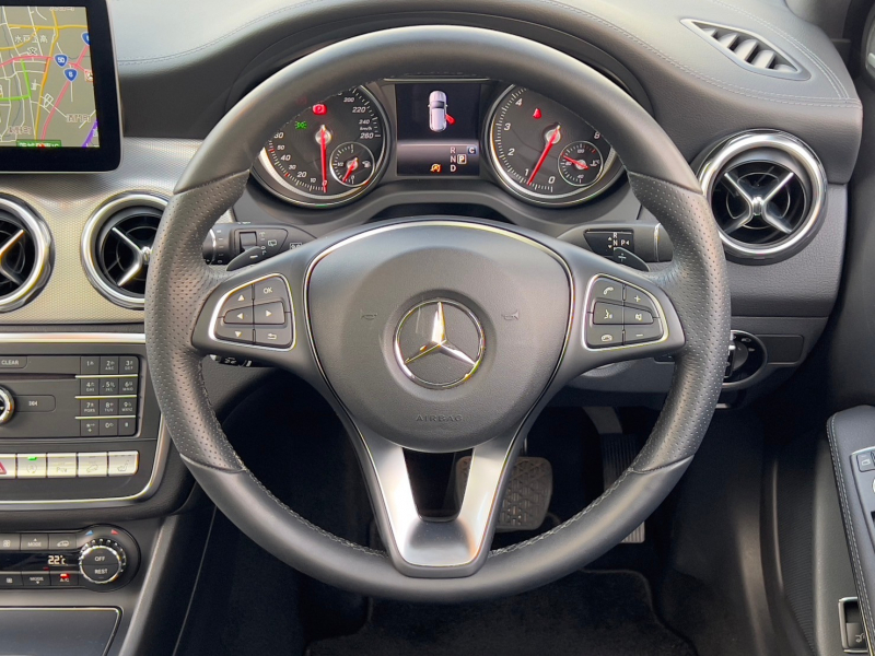 メルセデスベンツ GLA 中古車